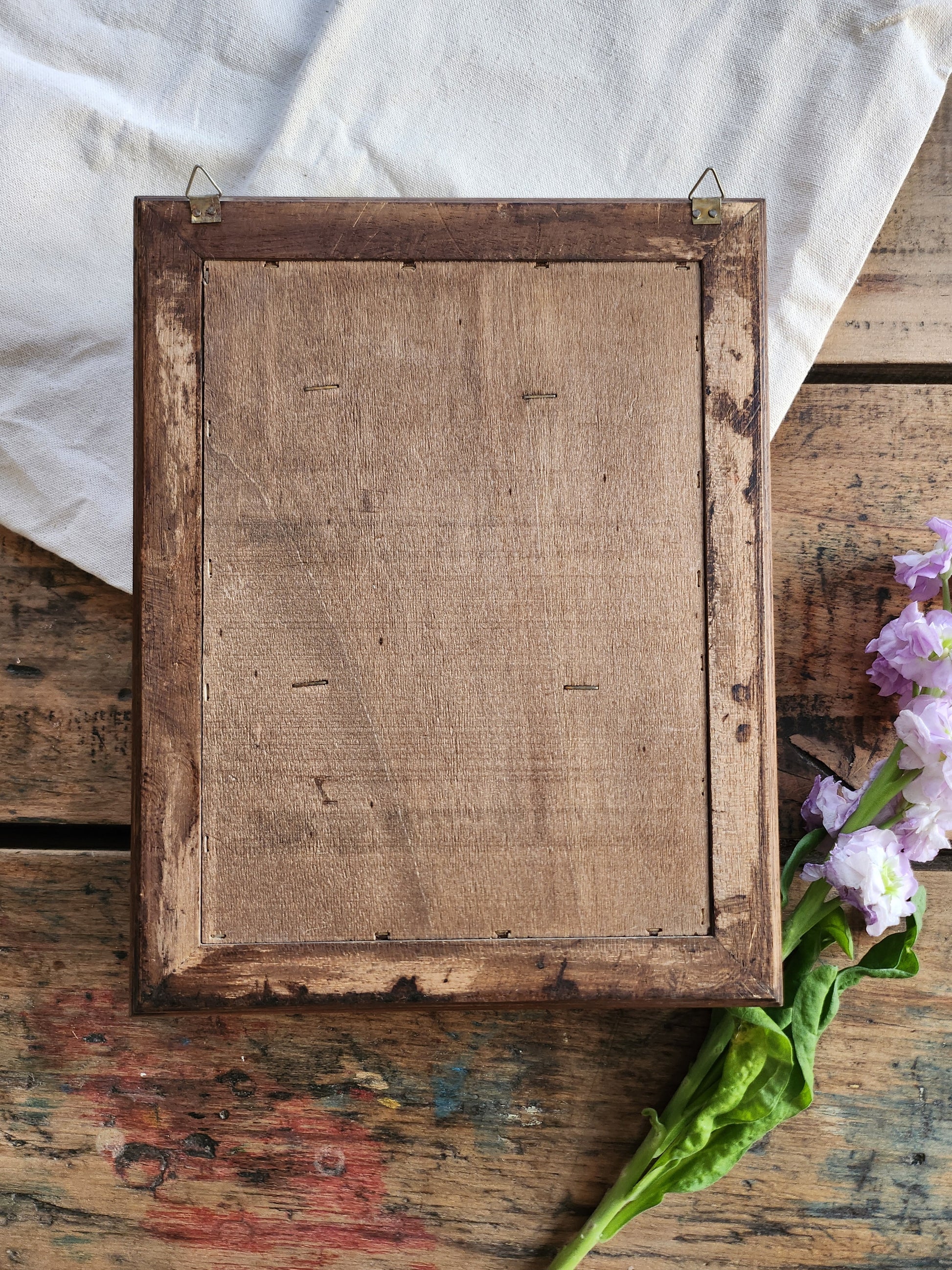 Boîte à clés avec gravure florale   Patine