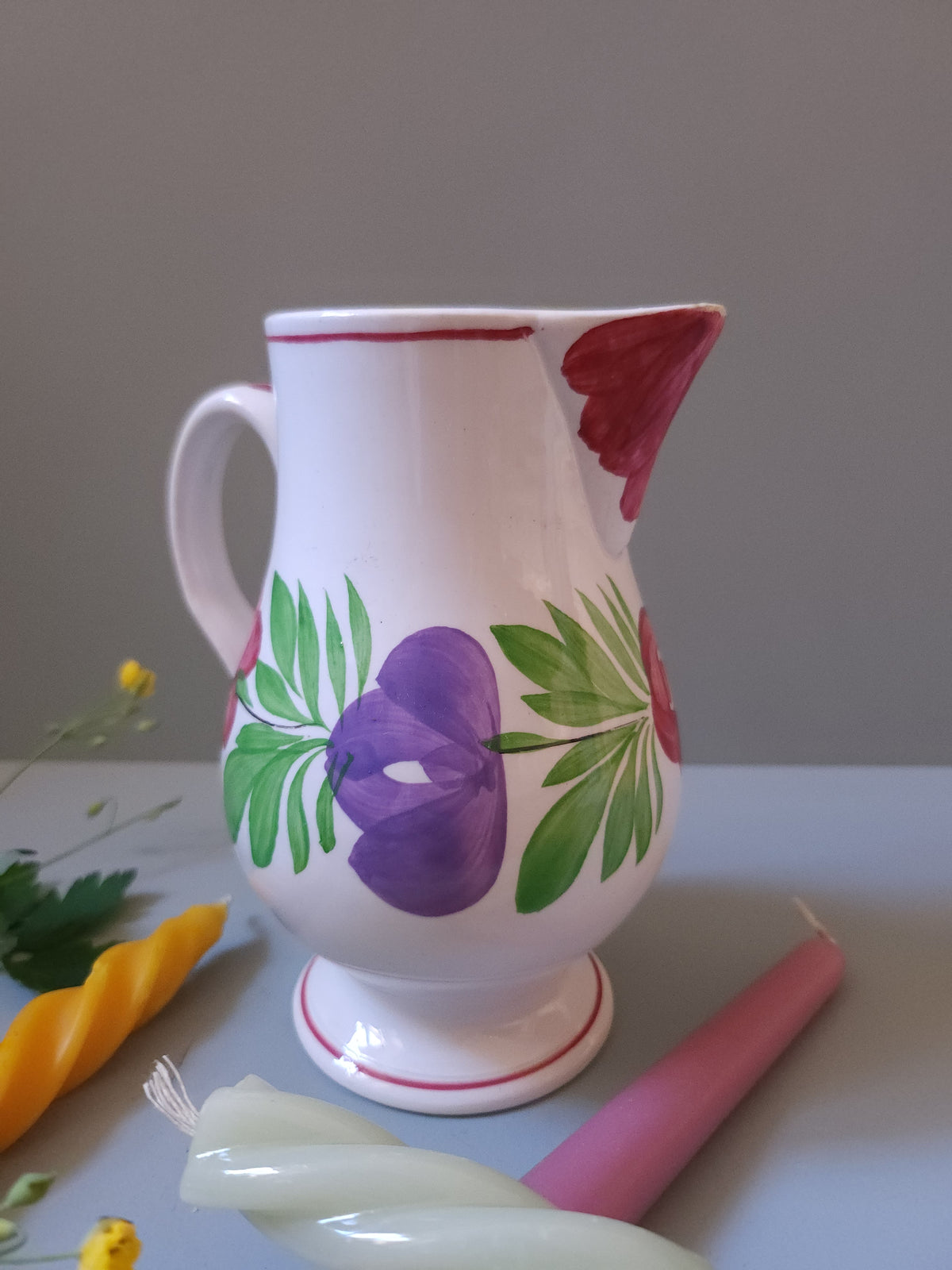 Pichet en faïence de Sarreguemines à motif floral   Patine