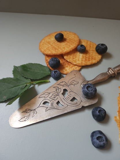 Pelle à tarte en argenterie   Patine