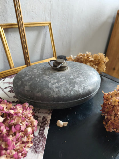 Bouillotte en zinc vintage   Patine