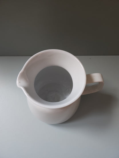 Pichet blanc en céramique allemande   Patine