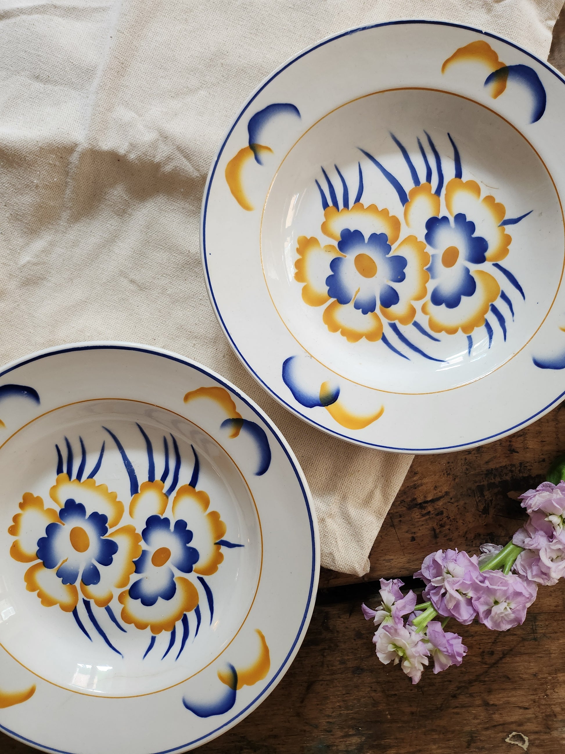Assiette en céramique Sarreguemines à motif floral   Patine
