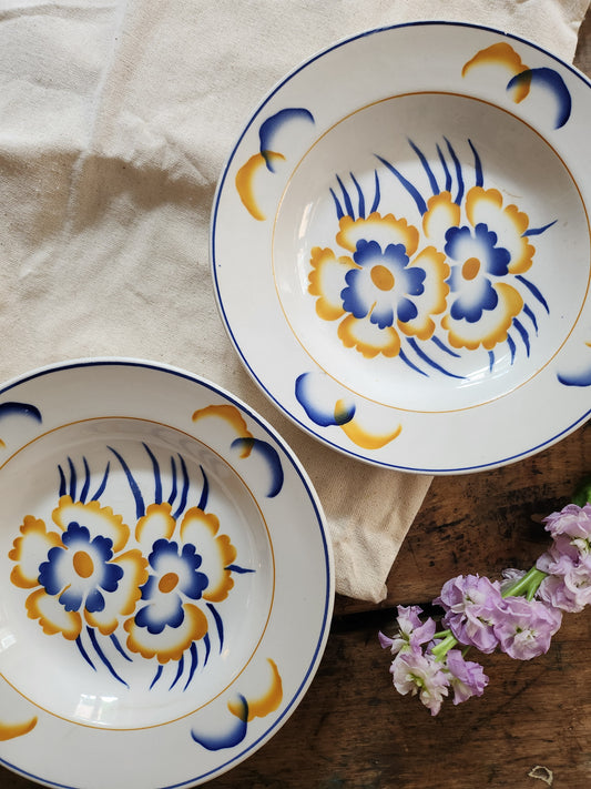 Assiette en céramique Sarreguemines à motif floral   Patine