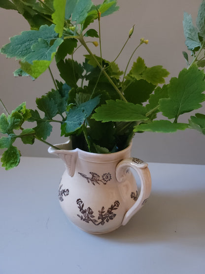 Pichet en grès décor fleuri   Patine