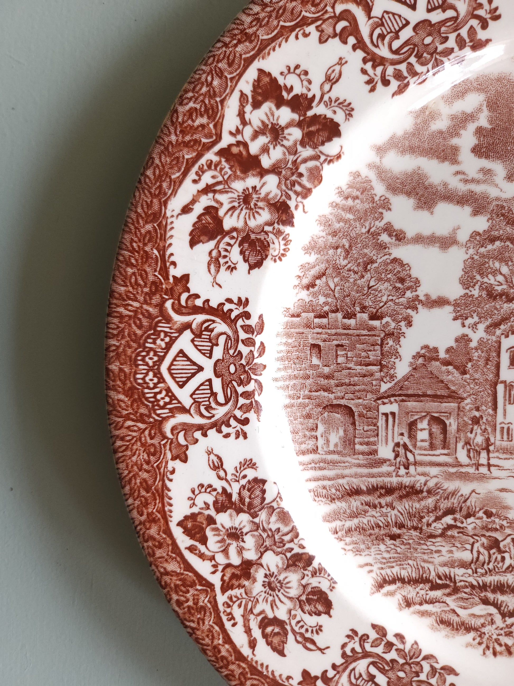Assiette plate en faïence style anglais   Patine
