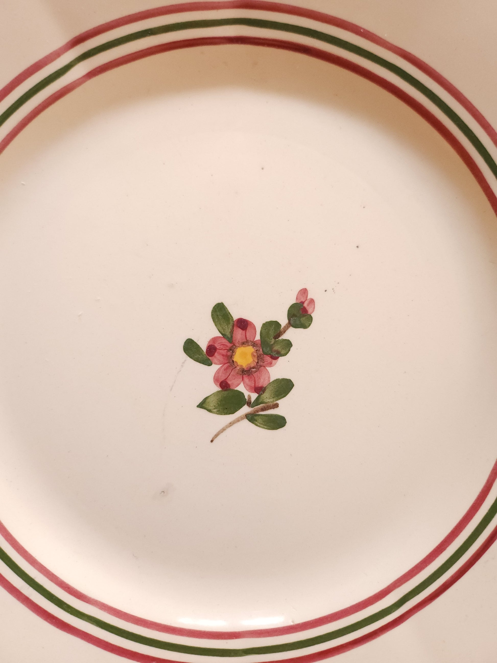 Assiette Sarreguemines fleurie   Patine