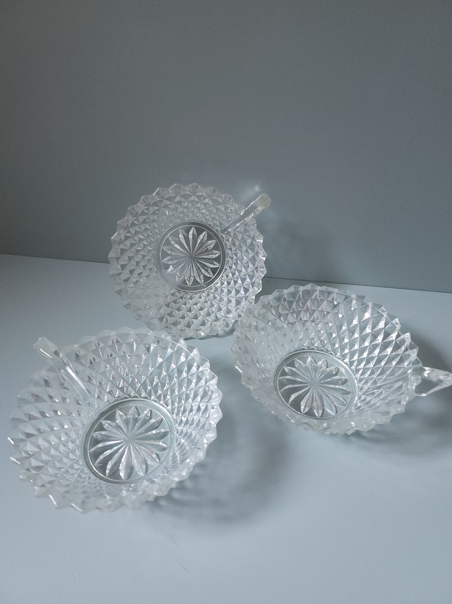 Tasse en cristal ciselé lot de 3   Patine
