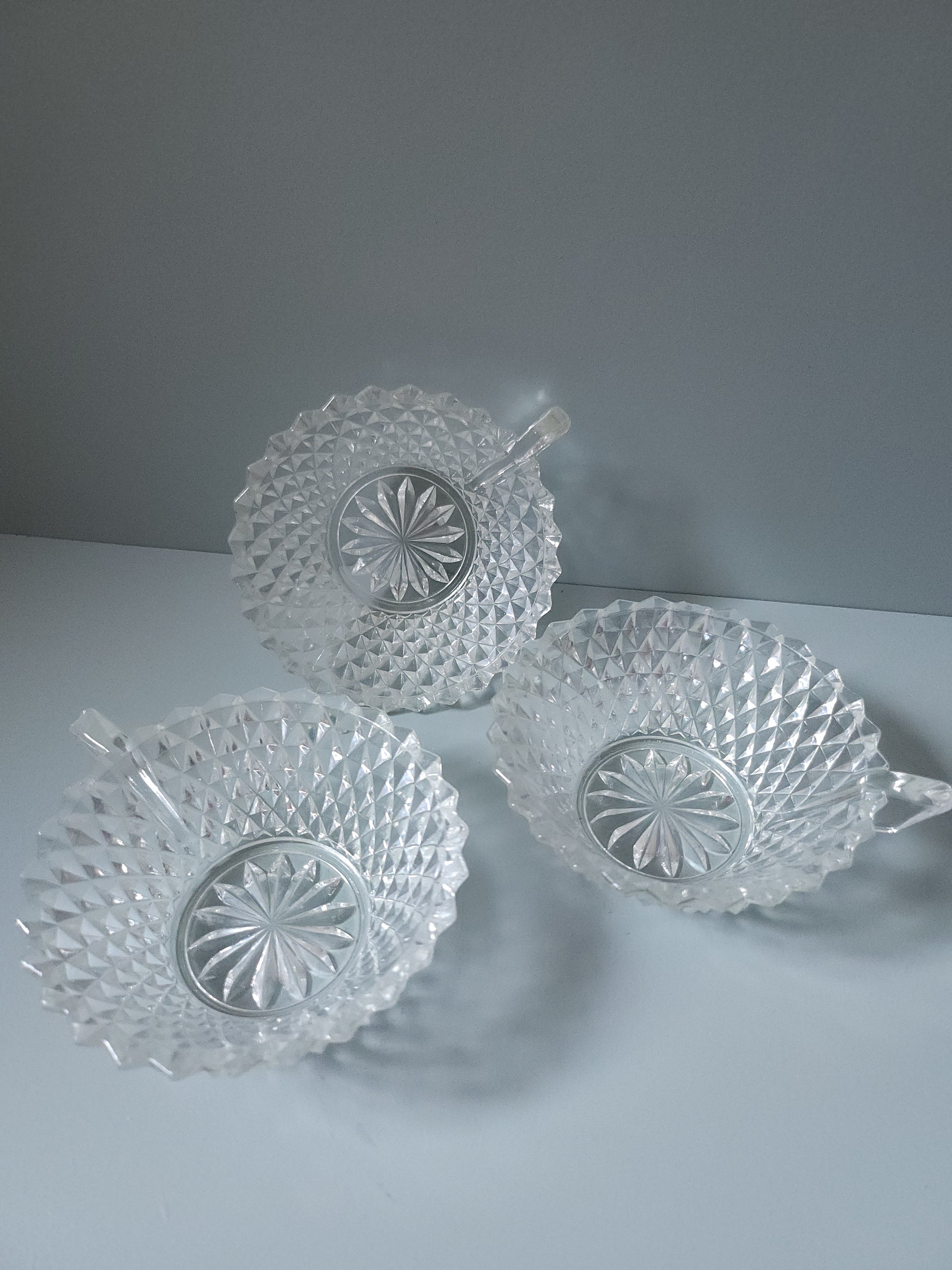 Tasse en cristal ciselé lot de 3   Patine