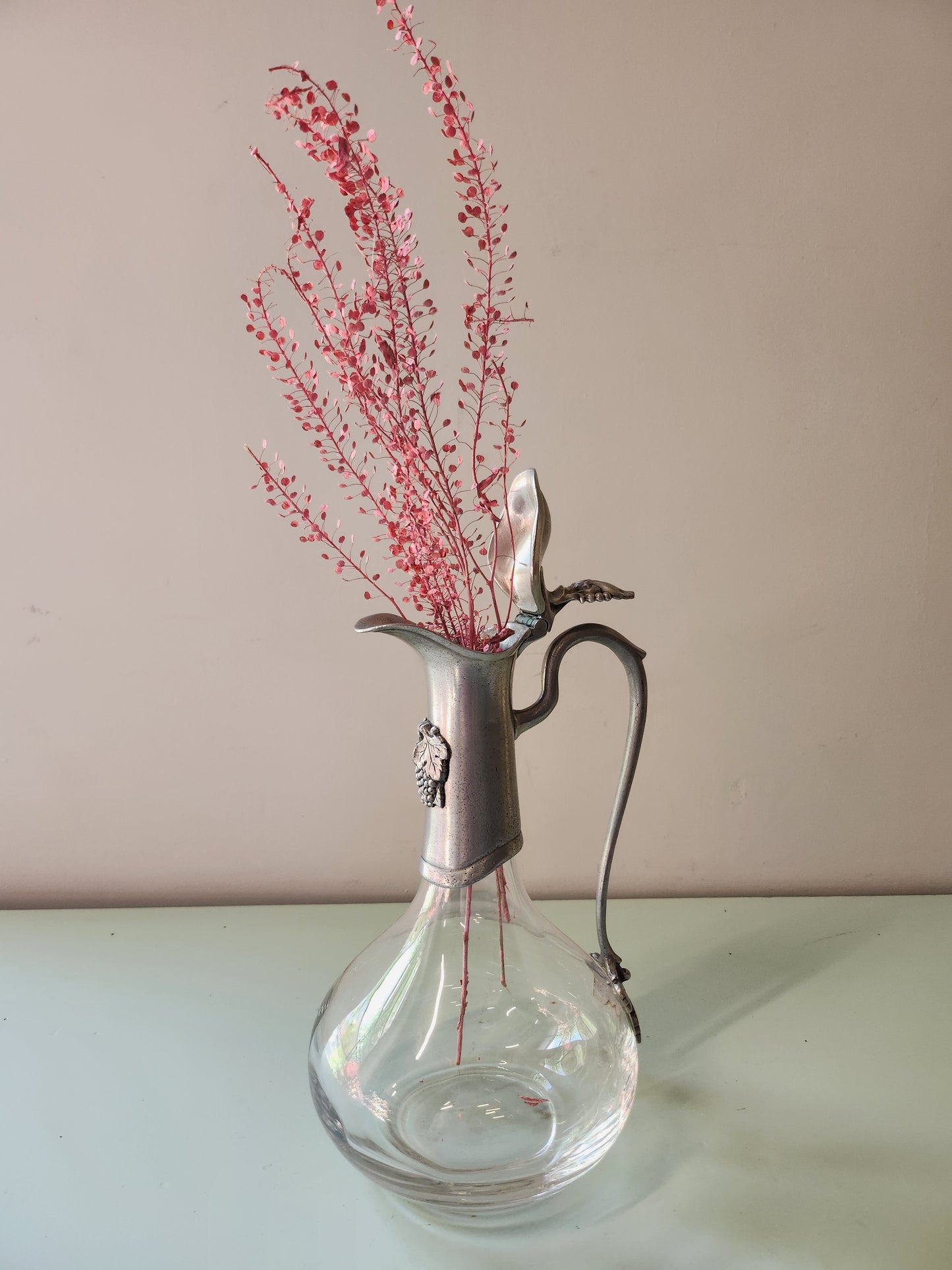 Carafe à vin en verre et en étain   Patine