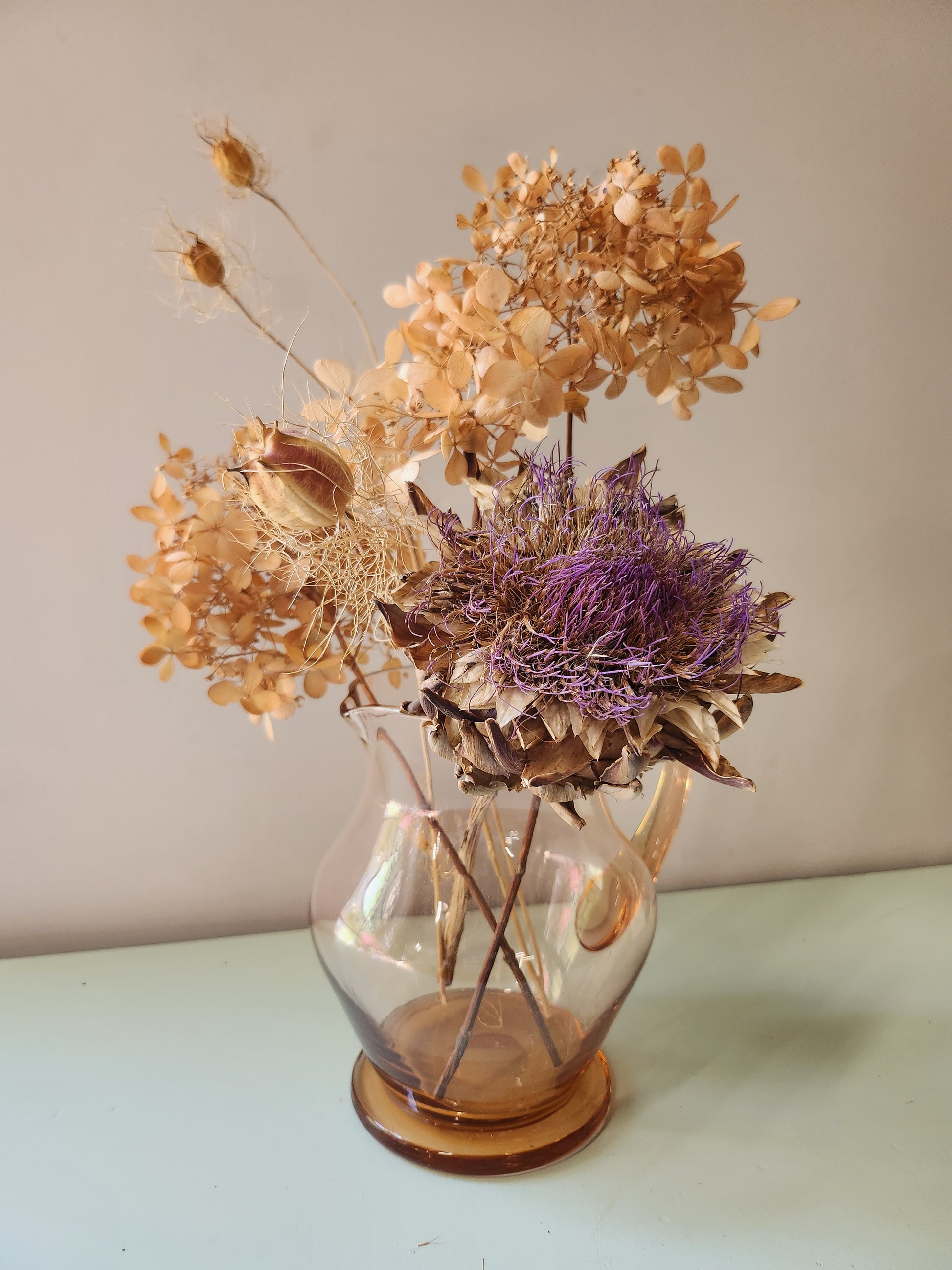 Pichet en verre teinté rose   Patine