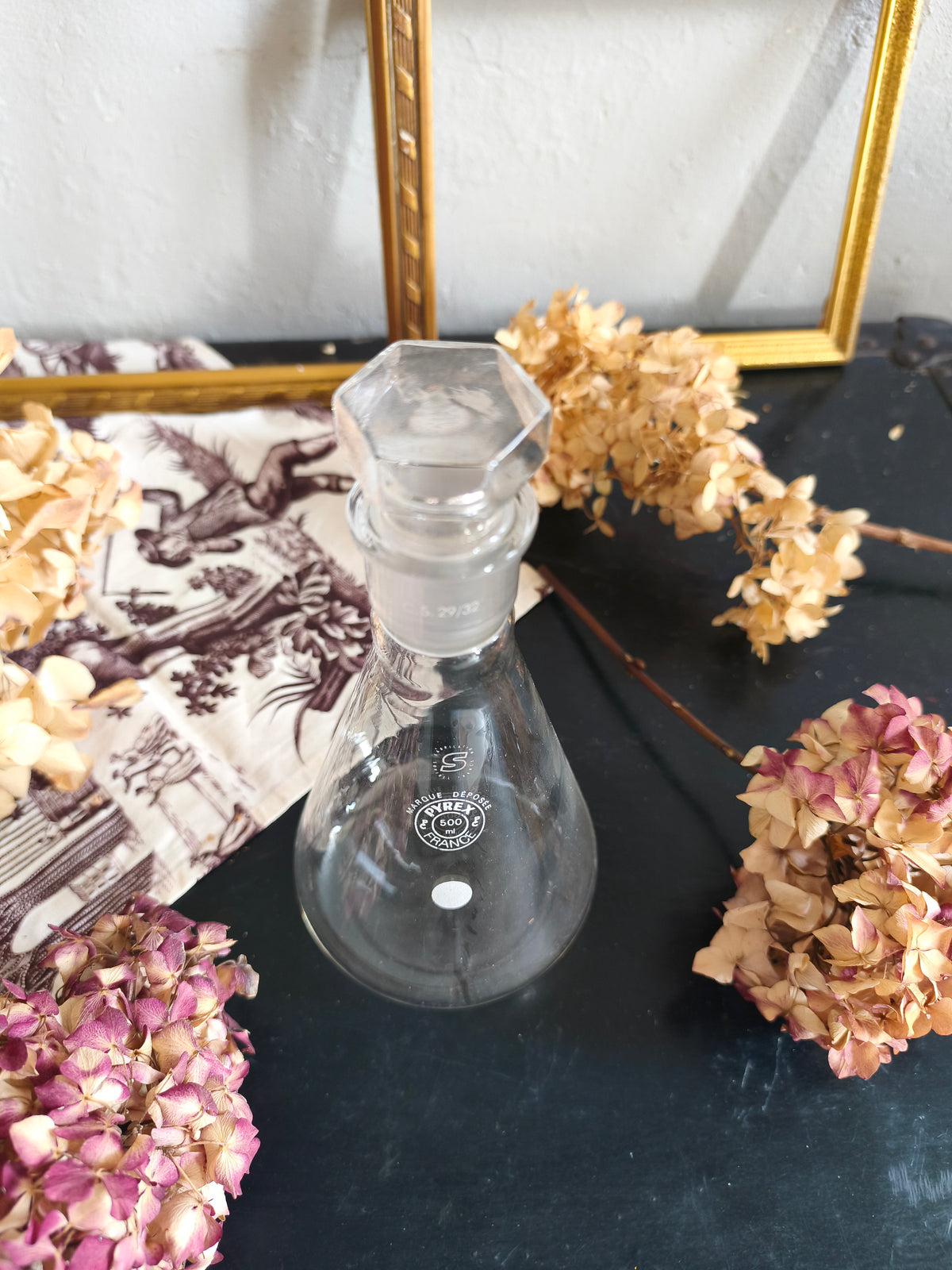 Bouteille en verre pyrex   Patine