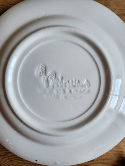 Assiette à dessert en céramique "femme à la voiture"   Patine