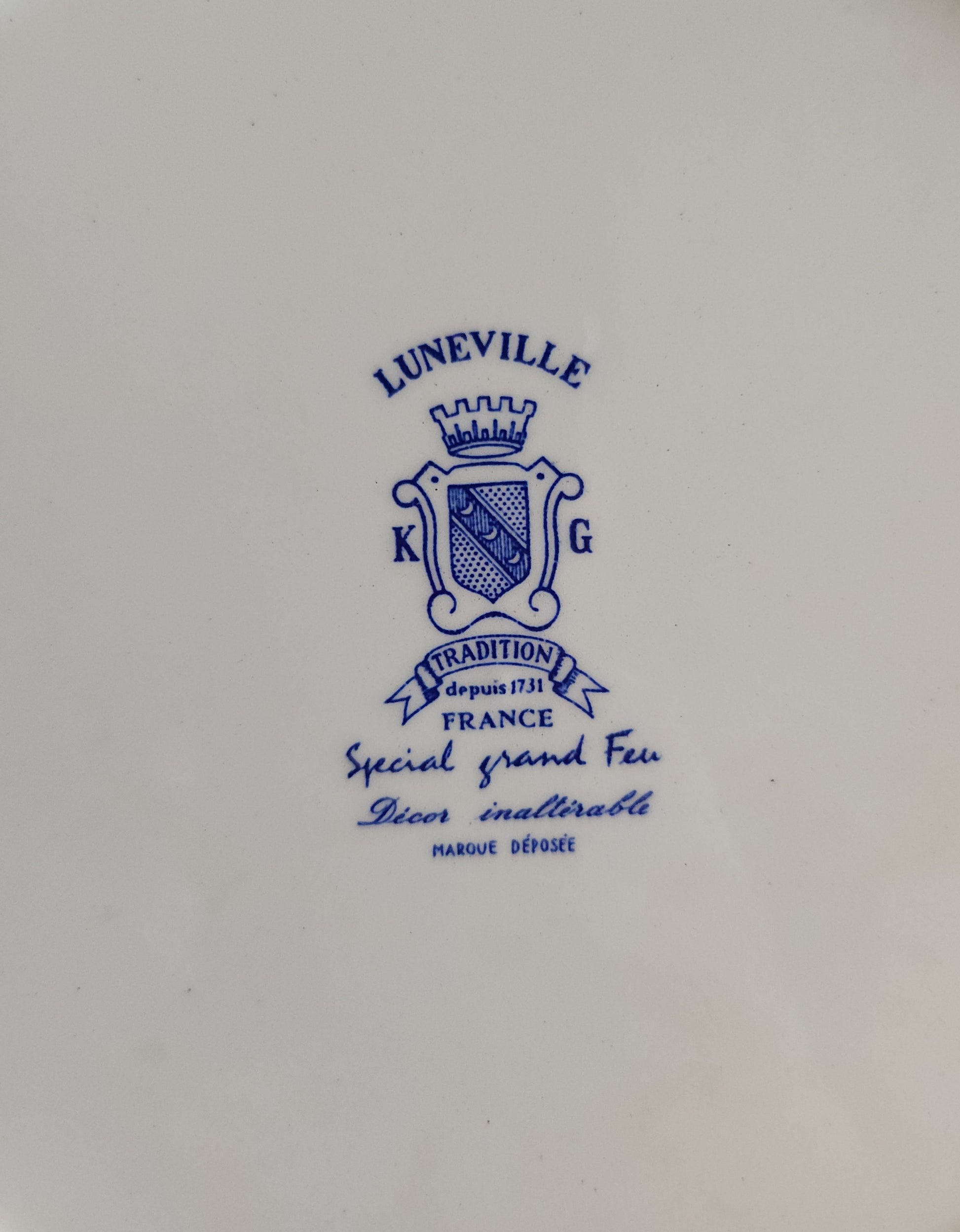 Grand plat en céramique Lunéville, style anglais   Patine