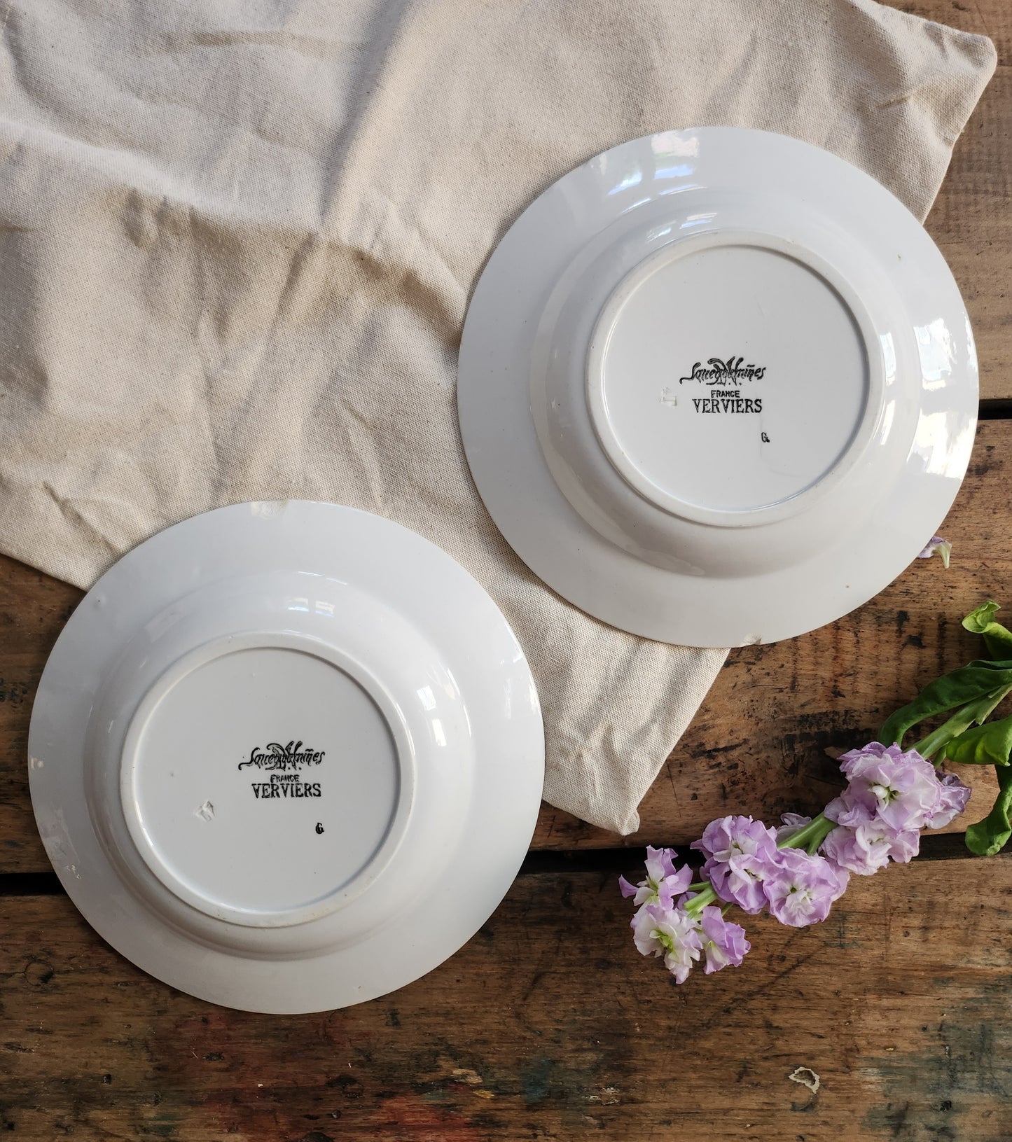 Assiette en céramique Sarreguemines à motif floral   Patine