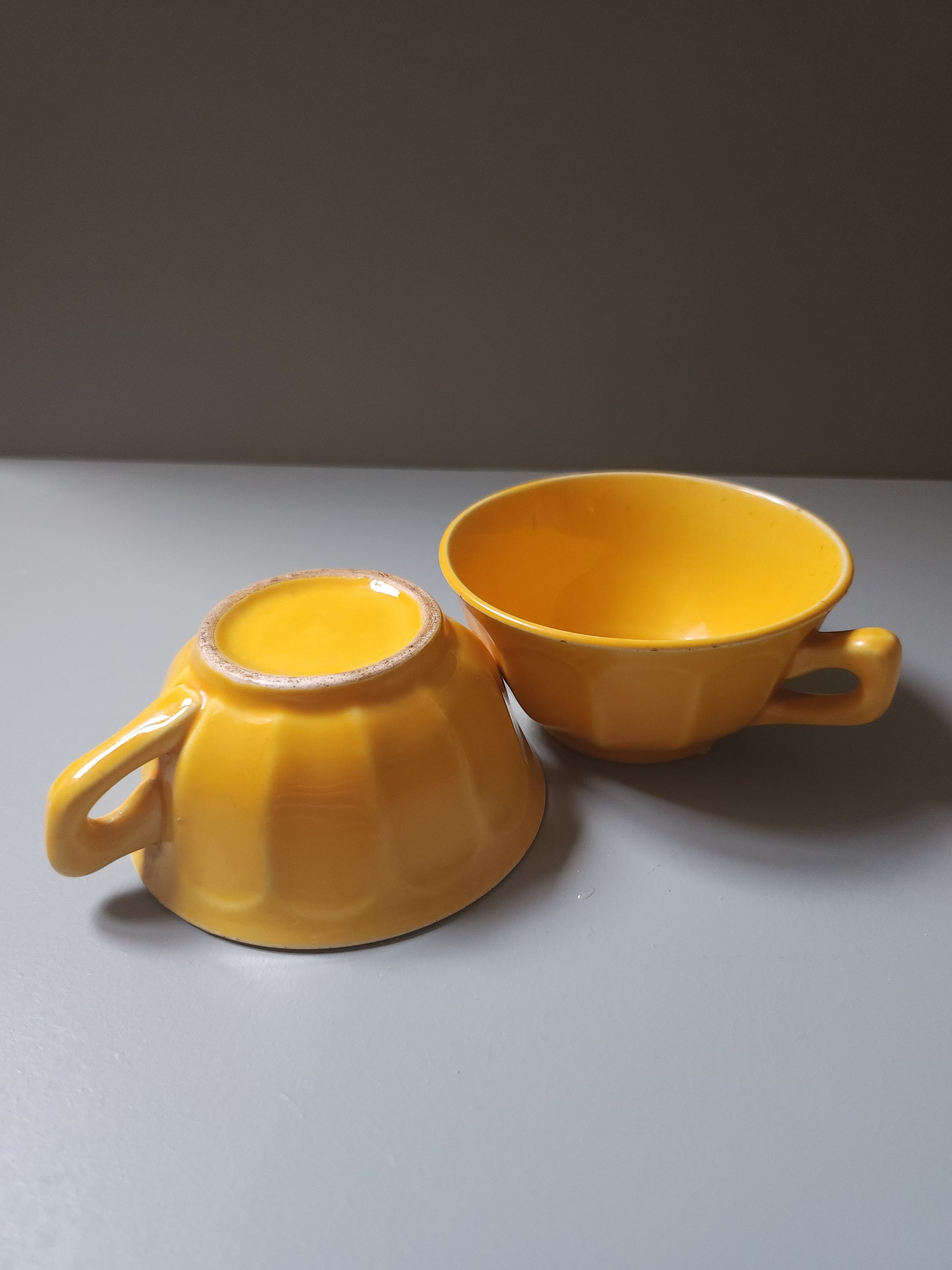 Tasses jaunes en céramique lot de 2   Patine