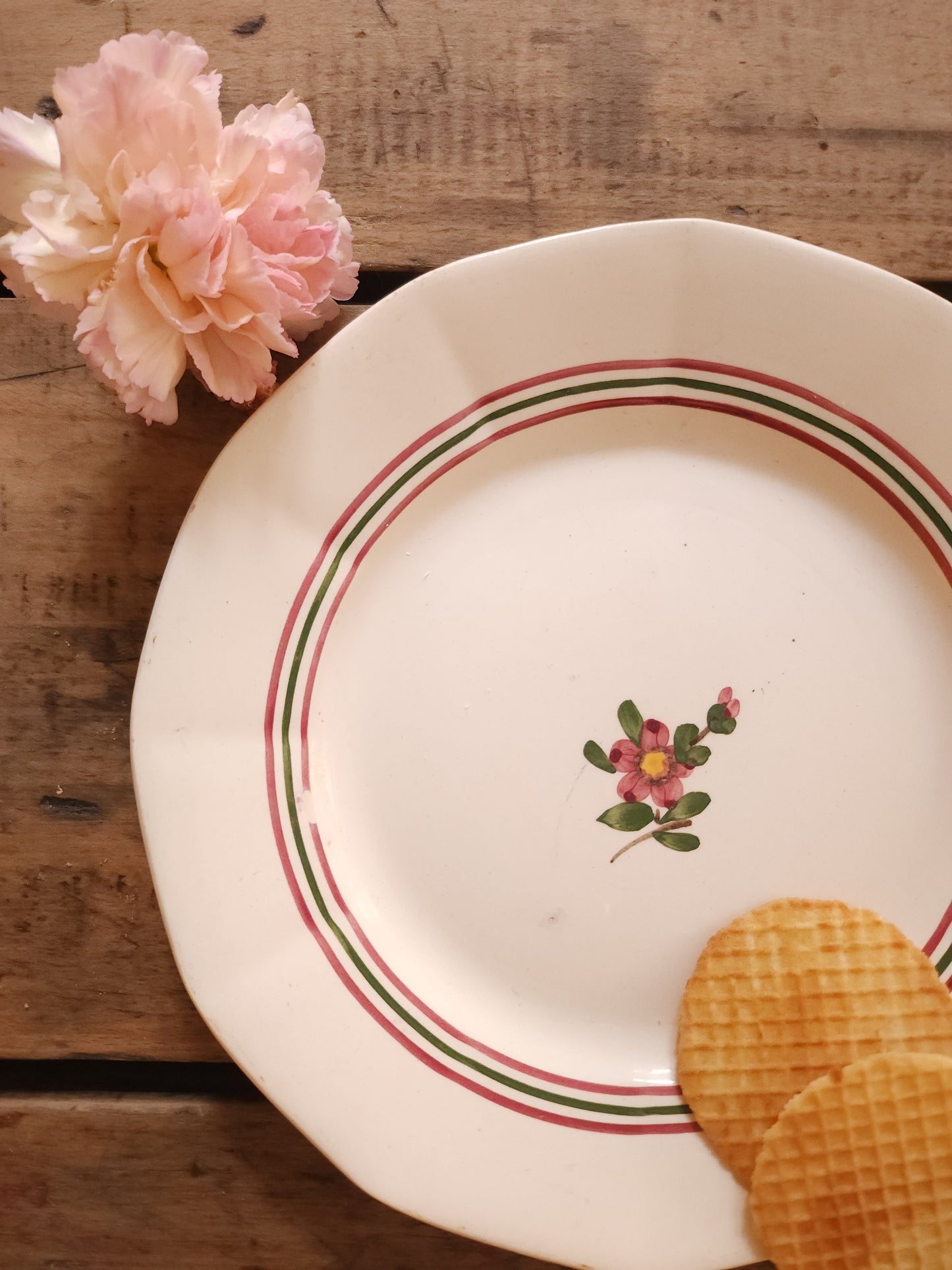 Assiette Sarreguemines fleurie   Patine