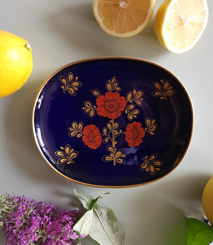 Petit plat en porcelaine allemand motif floral   Patine