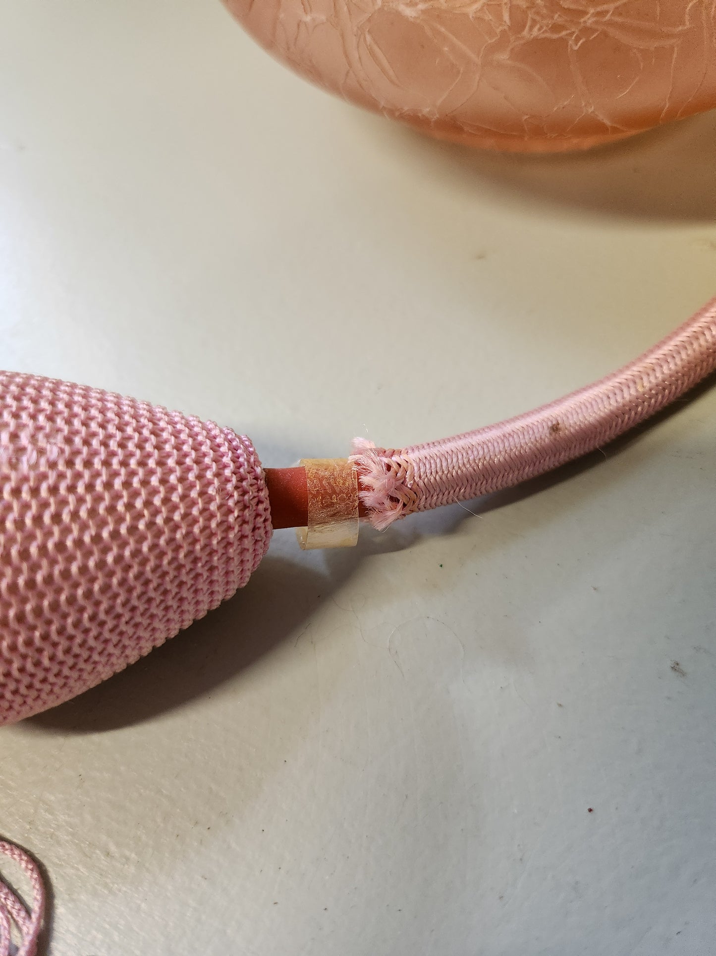 Vaporisateur de parfum rose vintage   Patine
