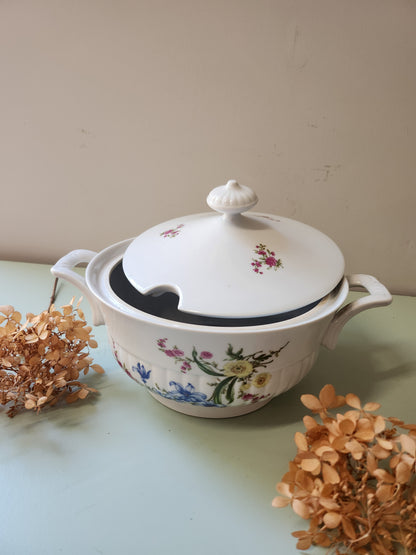 Soupière en porcelaine motif floral   Patine