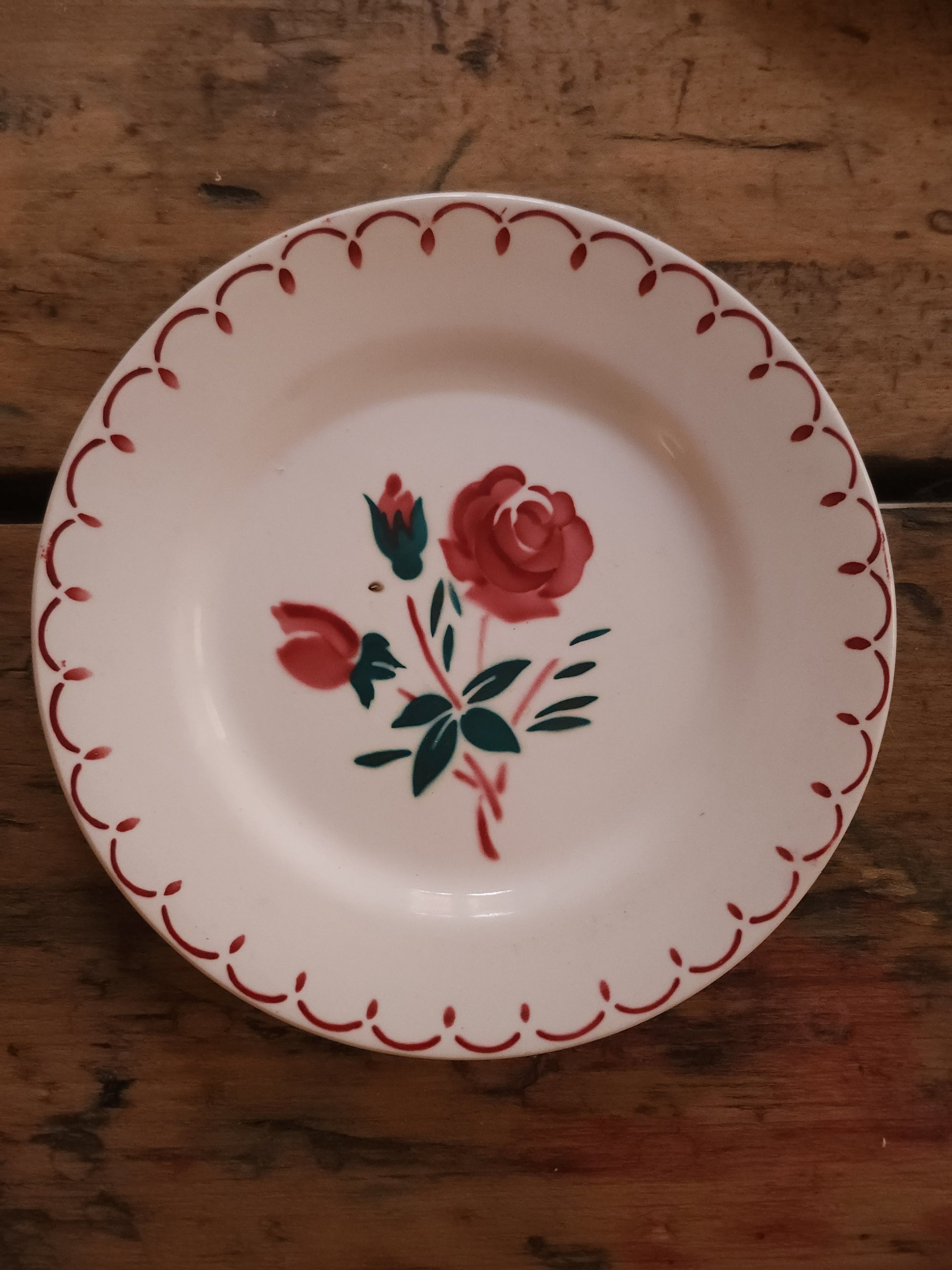 Assiettes plates en céramique peintes à la main lot de 3   Patine