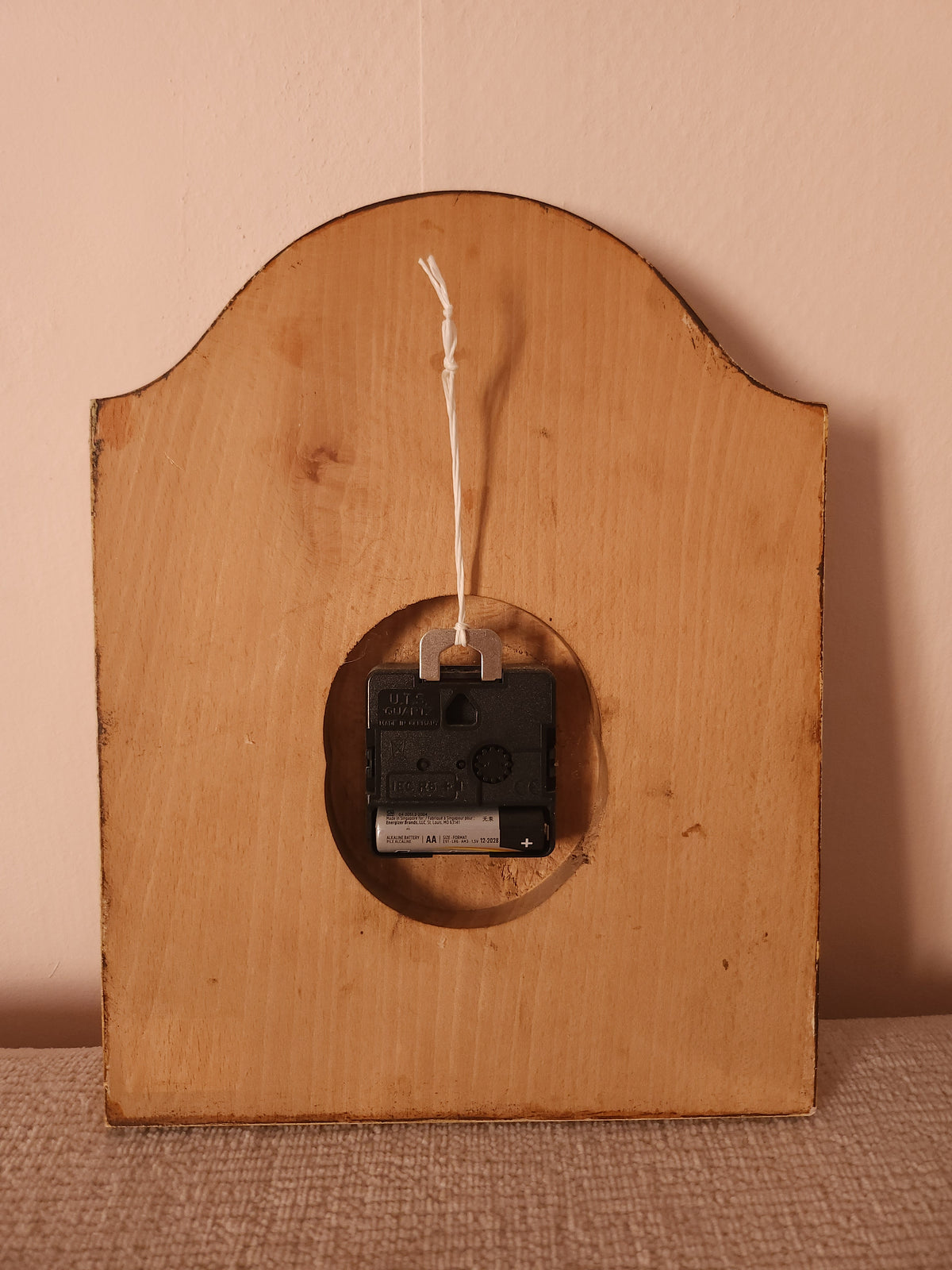 Horloge en bois peint à la main   Patine