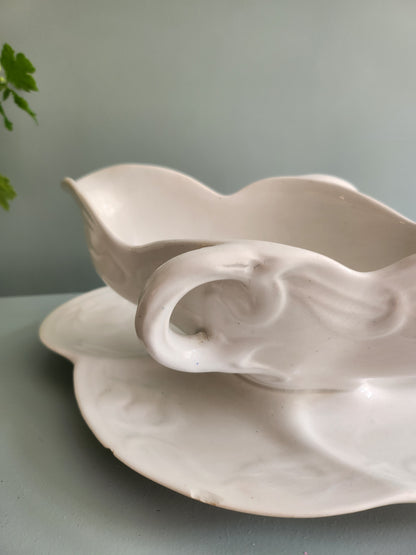 Saucière ancienne en porcelaine blanche - Patine