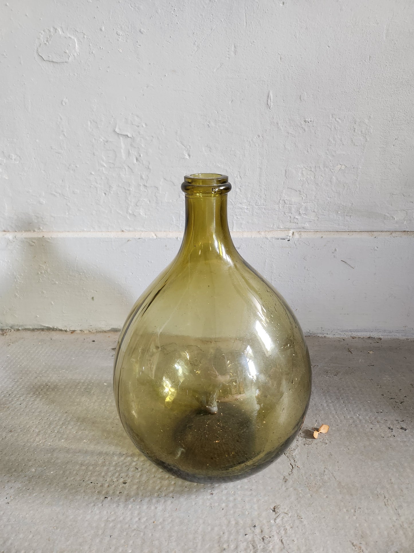 Dame-jeanne en verre teinté vert   Patine