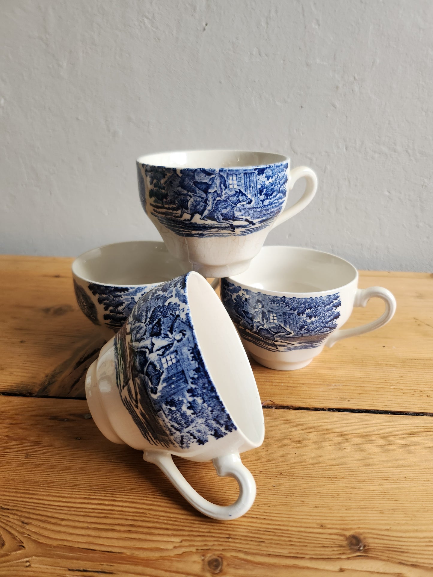 Tasse à café + assiettes en faïence fabriquées en Angleterre lot de 4   Patine