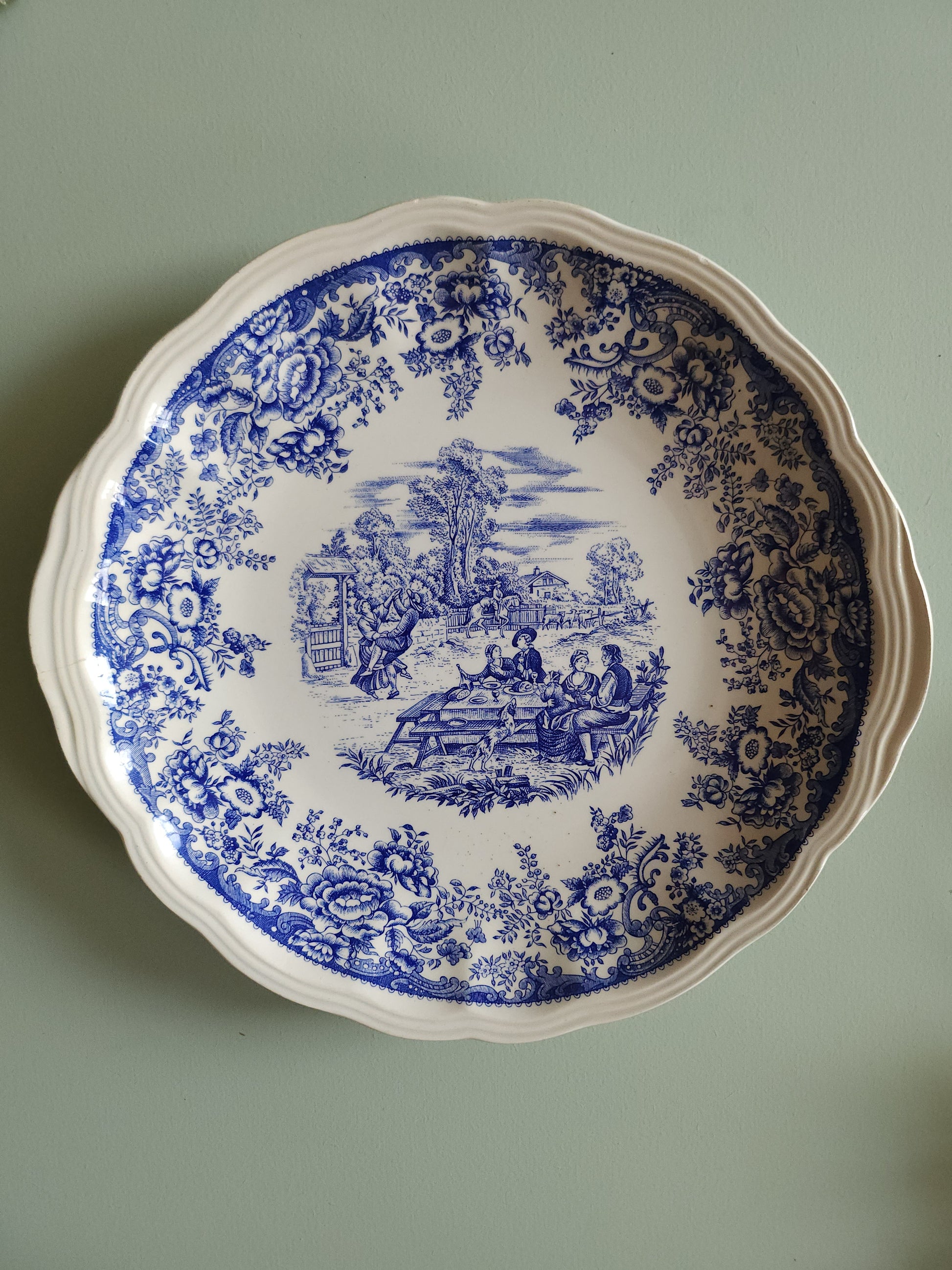Grand plat en céramique Lunéville, style anglais   Patine