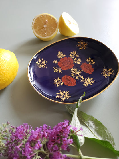 Petit plat en porcelaine allemand motif floral   Patine