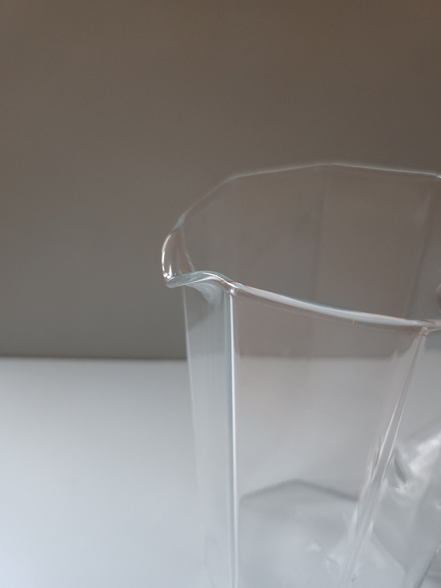 Cruche en verre   Patine
