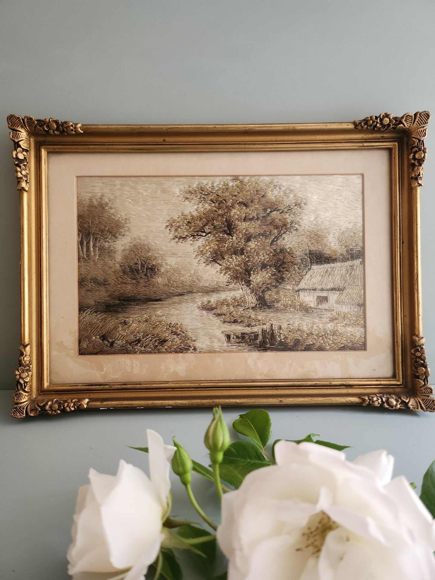 Cadre vintage doré avec toile façon tapissier
