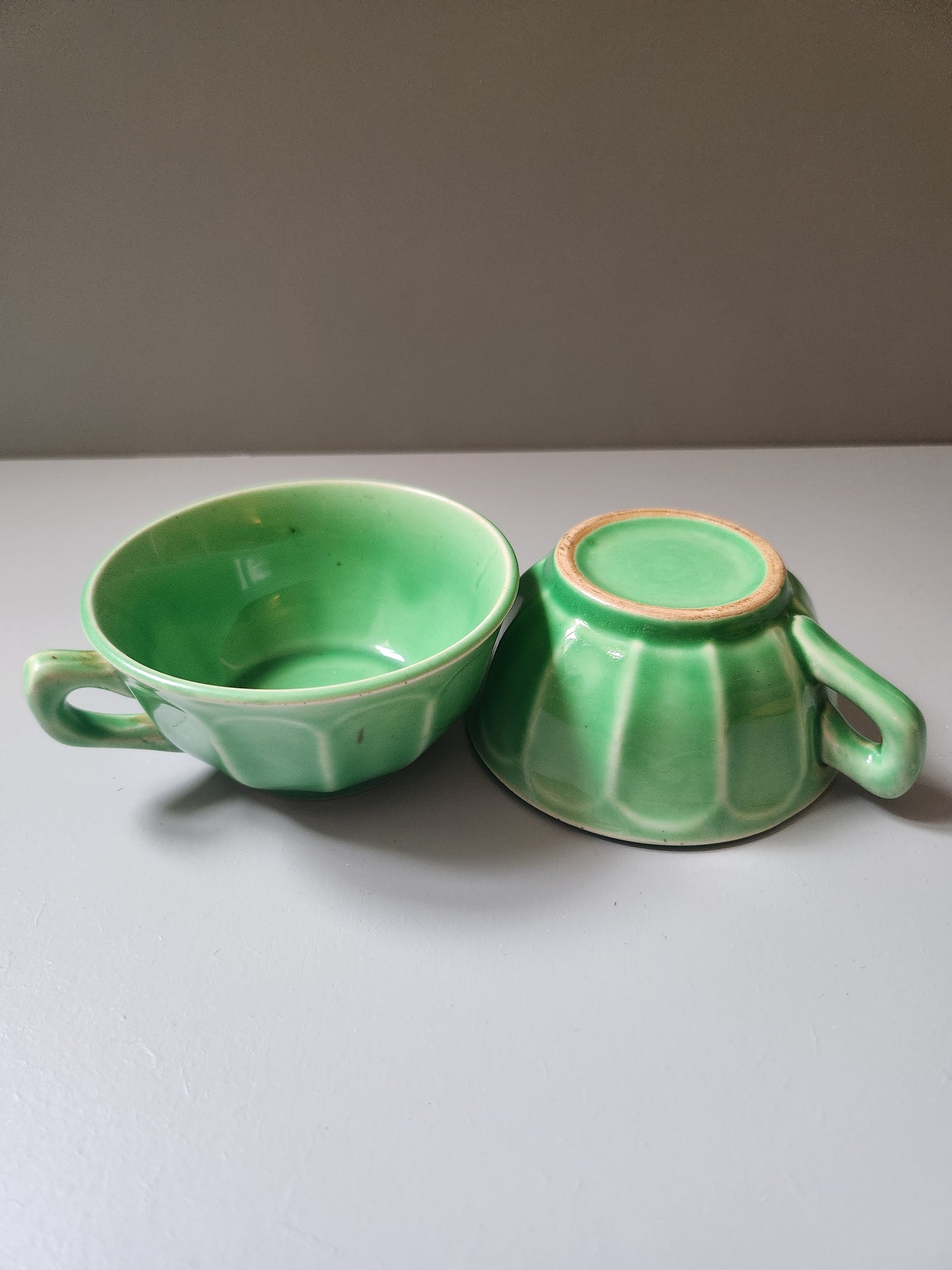 Tasses vertes en céramique lot de 2   Patine