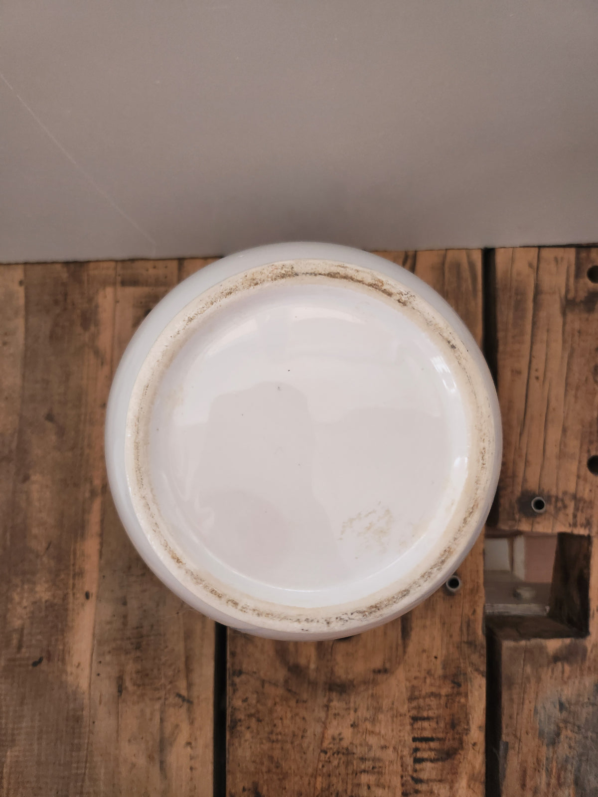 Vase blanc en céramique   Patine