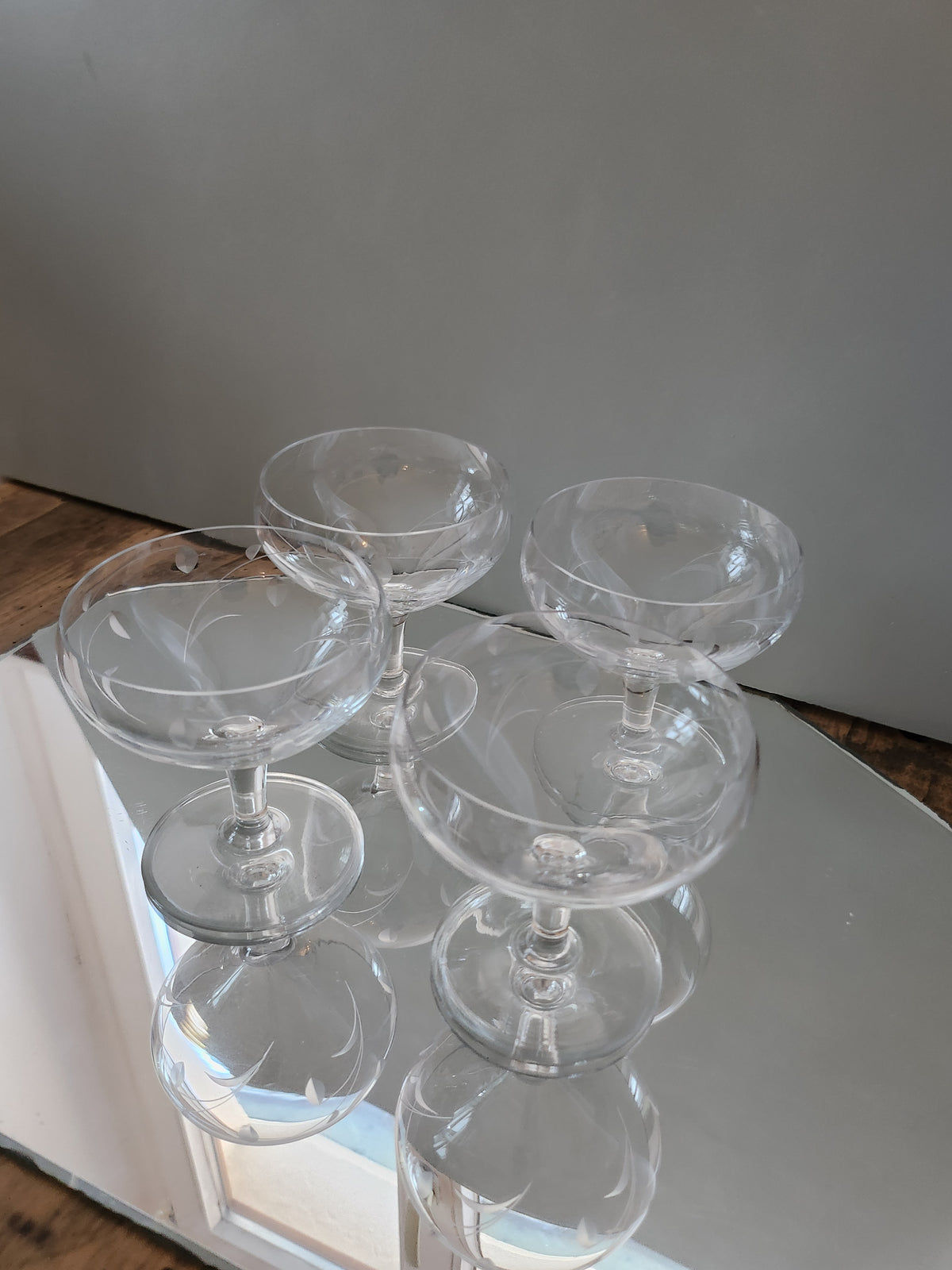 Coupe à champagne en cristal taillé   Patine