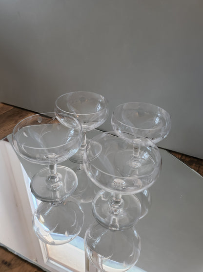 Coupe à champagne en cristal taillé   Patine