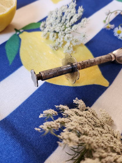 Pince à sucre fleur vintage en metal   Patine