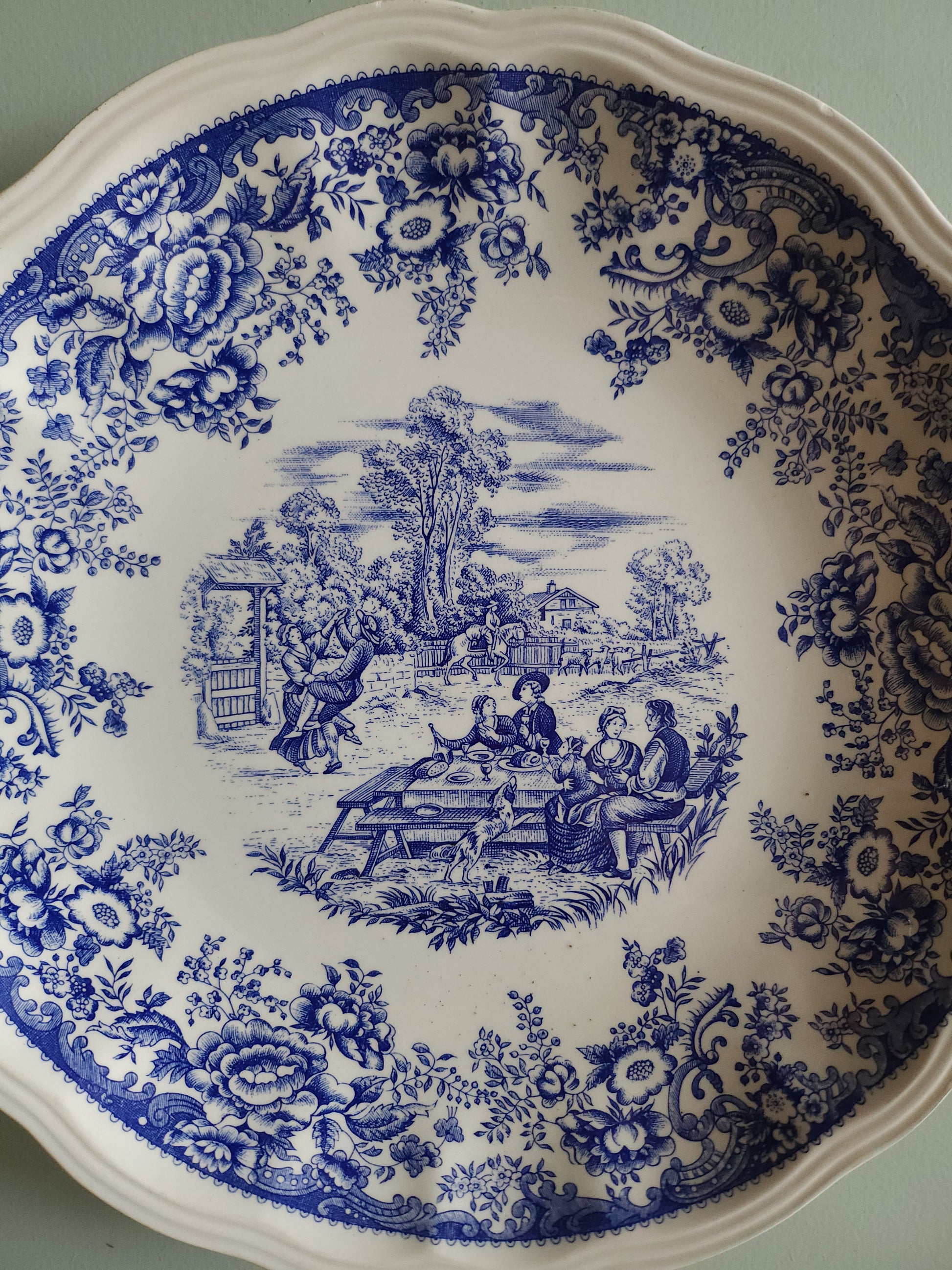 Grand plat en céramique Lunéville, style anglais   Patine