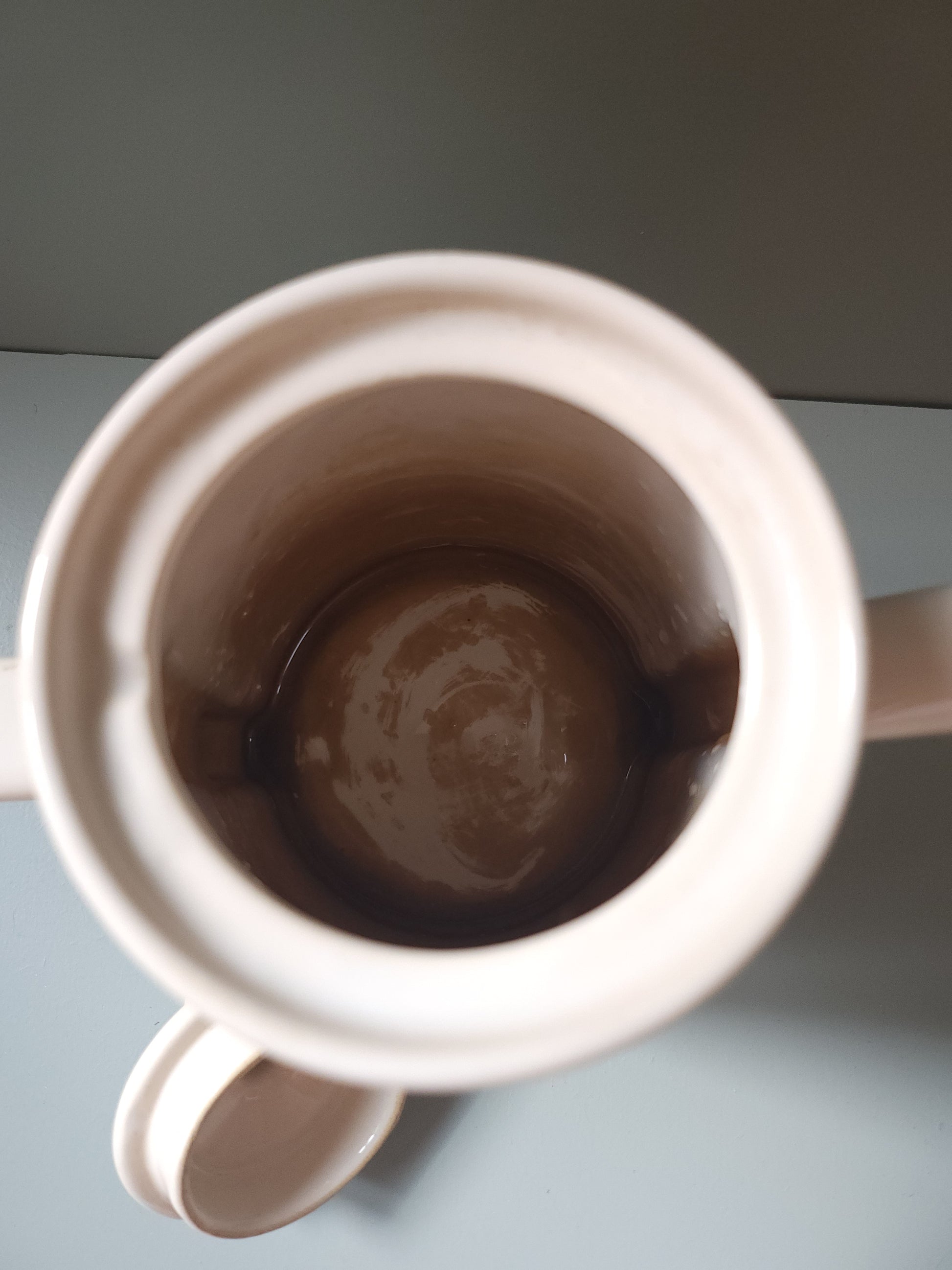 Cafetière en porcelaine blanche   Patine