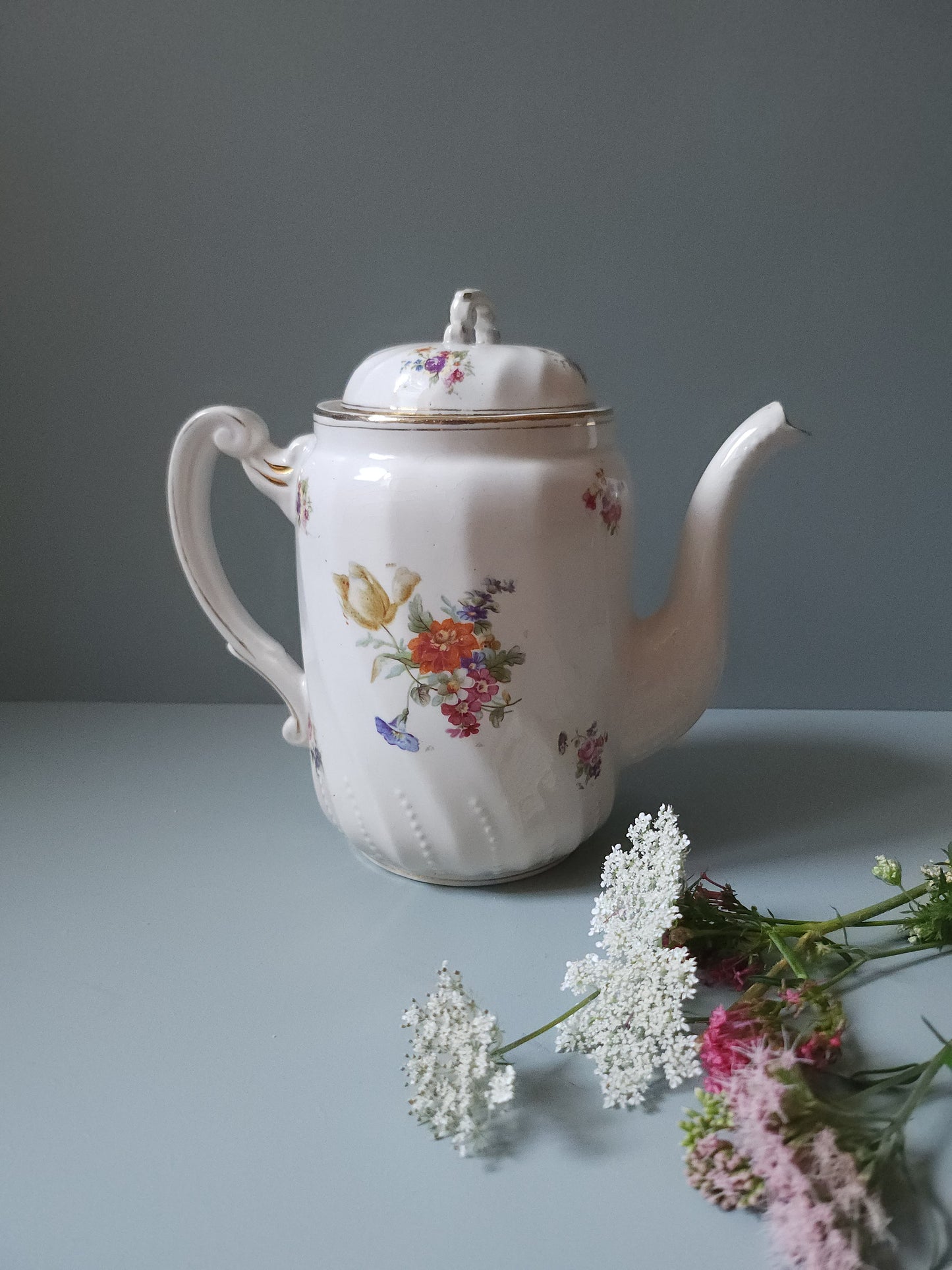 Théière en céramique française fleurie   Patine