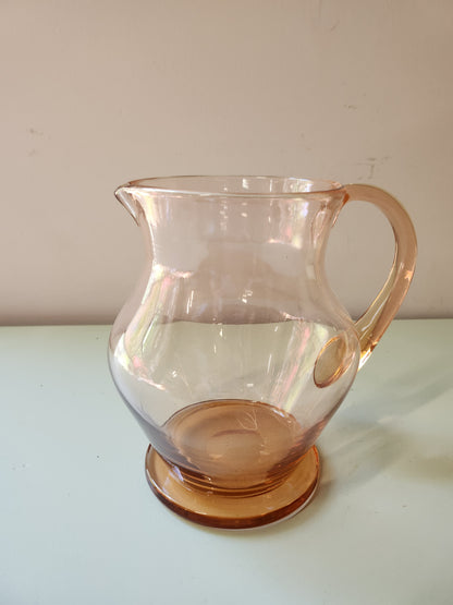 Pichet en verre teinté rose   Patine
