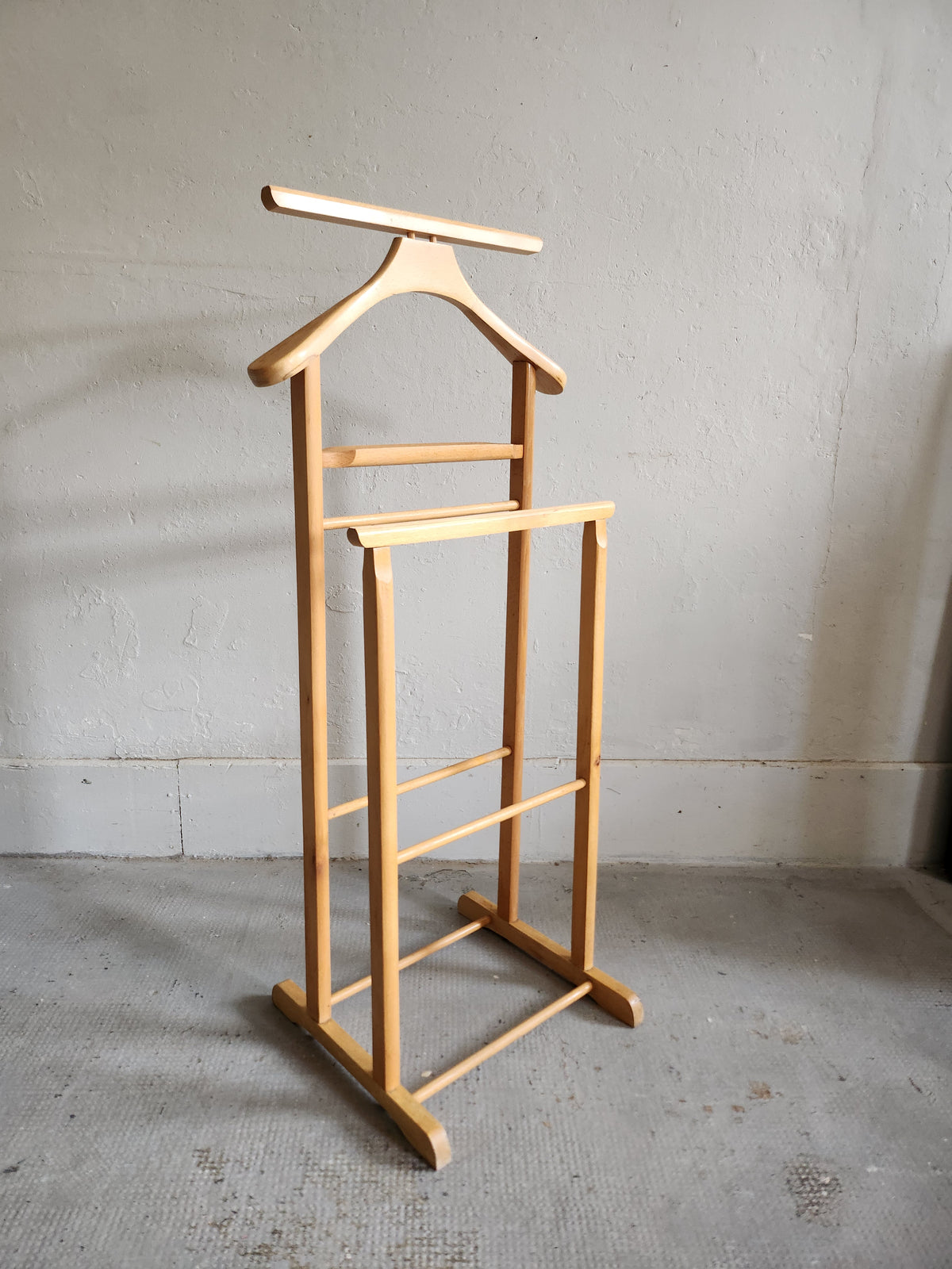 Valet de chambre en bois   Patine