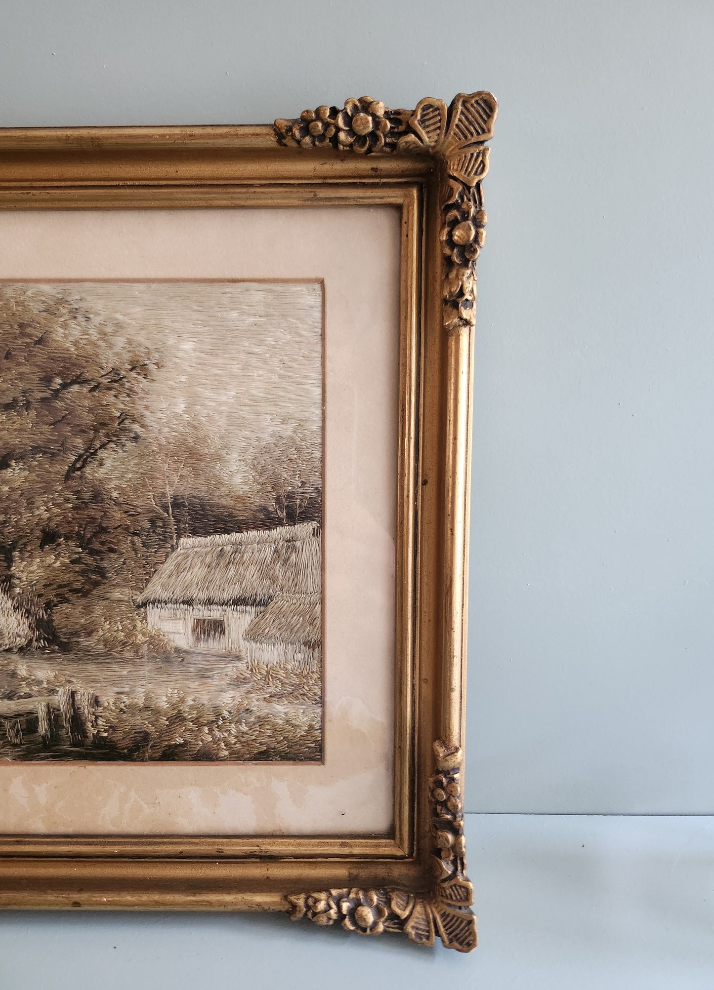 Cadre vintage doré avec toile façon tapissier