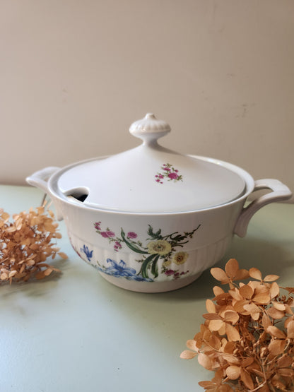 Soupière en porcelaine motif floral   Patine
