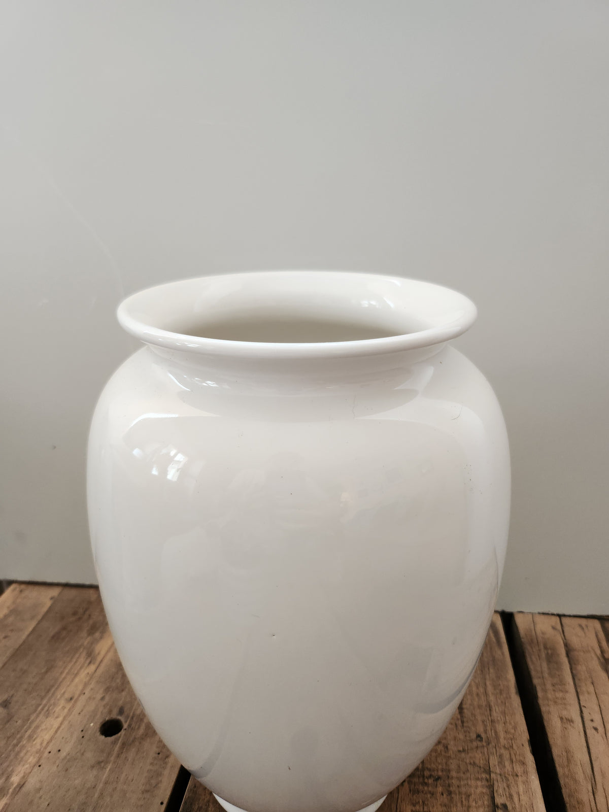 Vase blanc en céramique   Patine