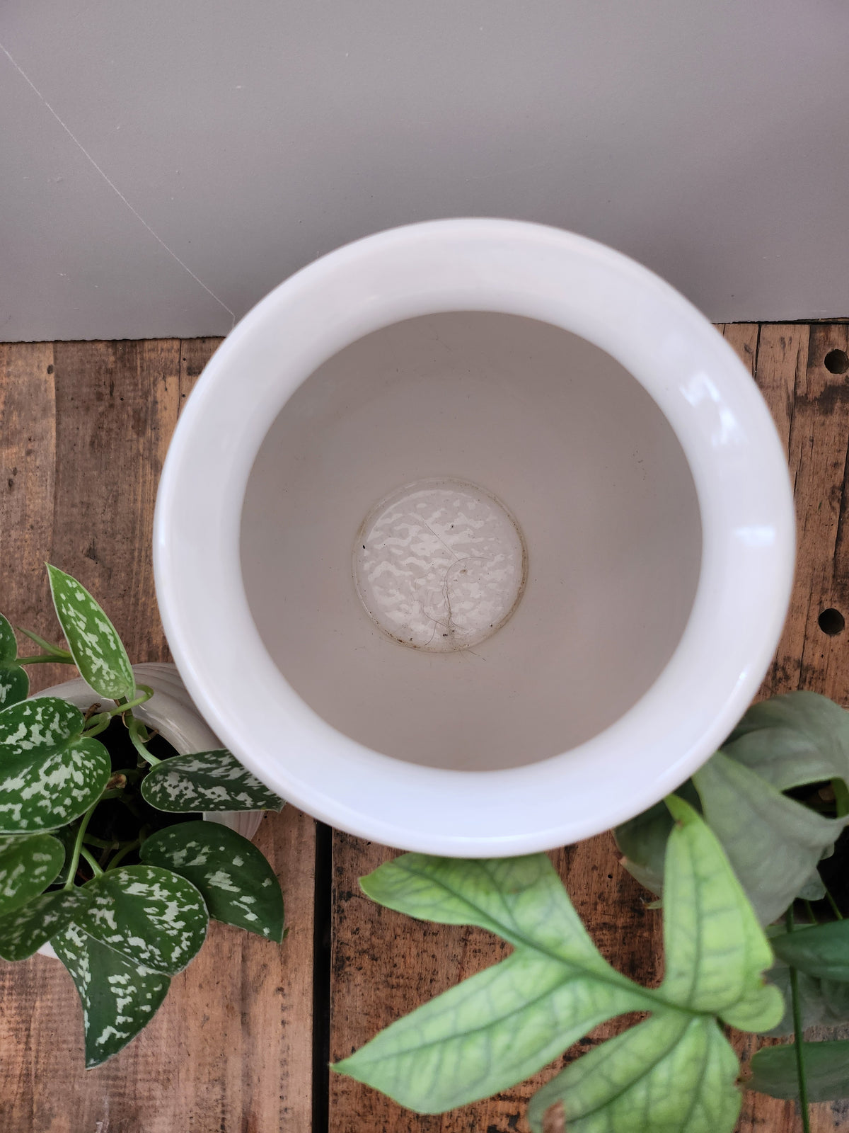 Vase blanc en céramique   Patine