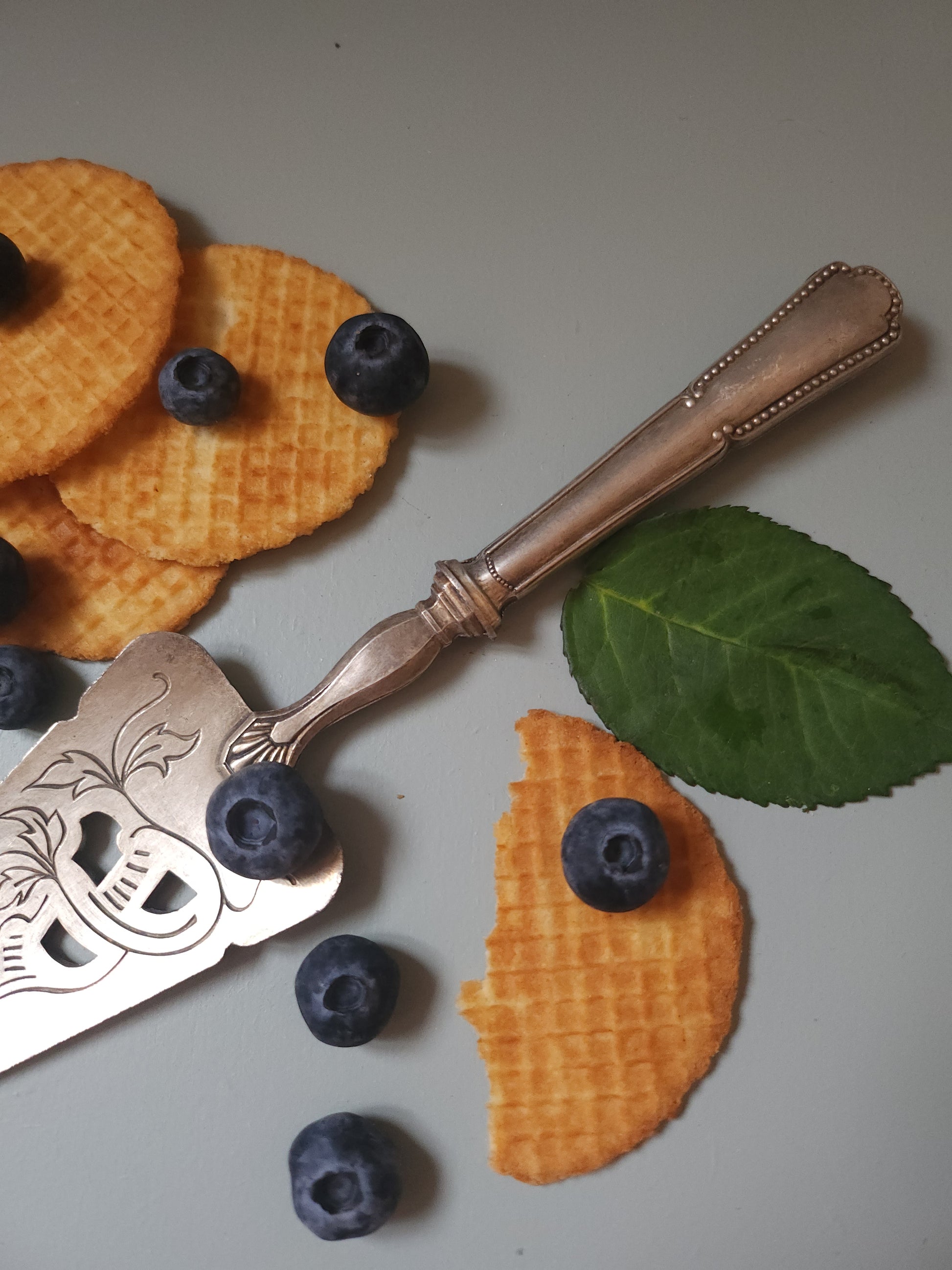Pelle à tarte en argenterie   Patine