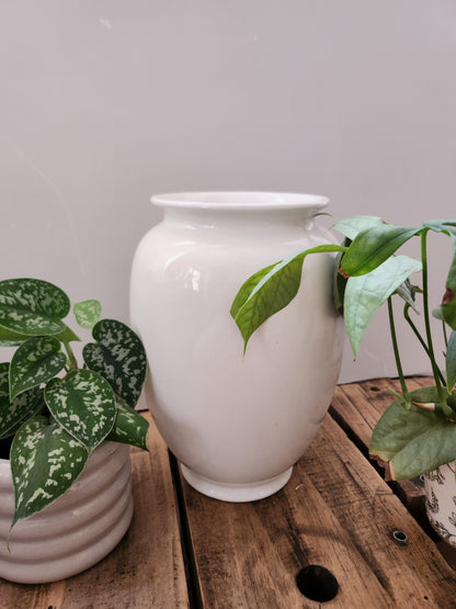 Vase blanc en céramique   Patine