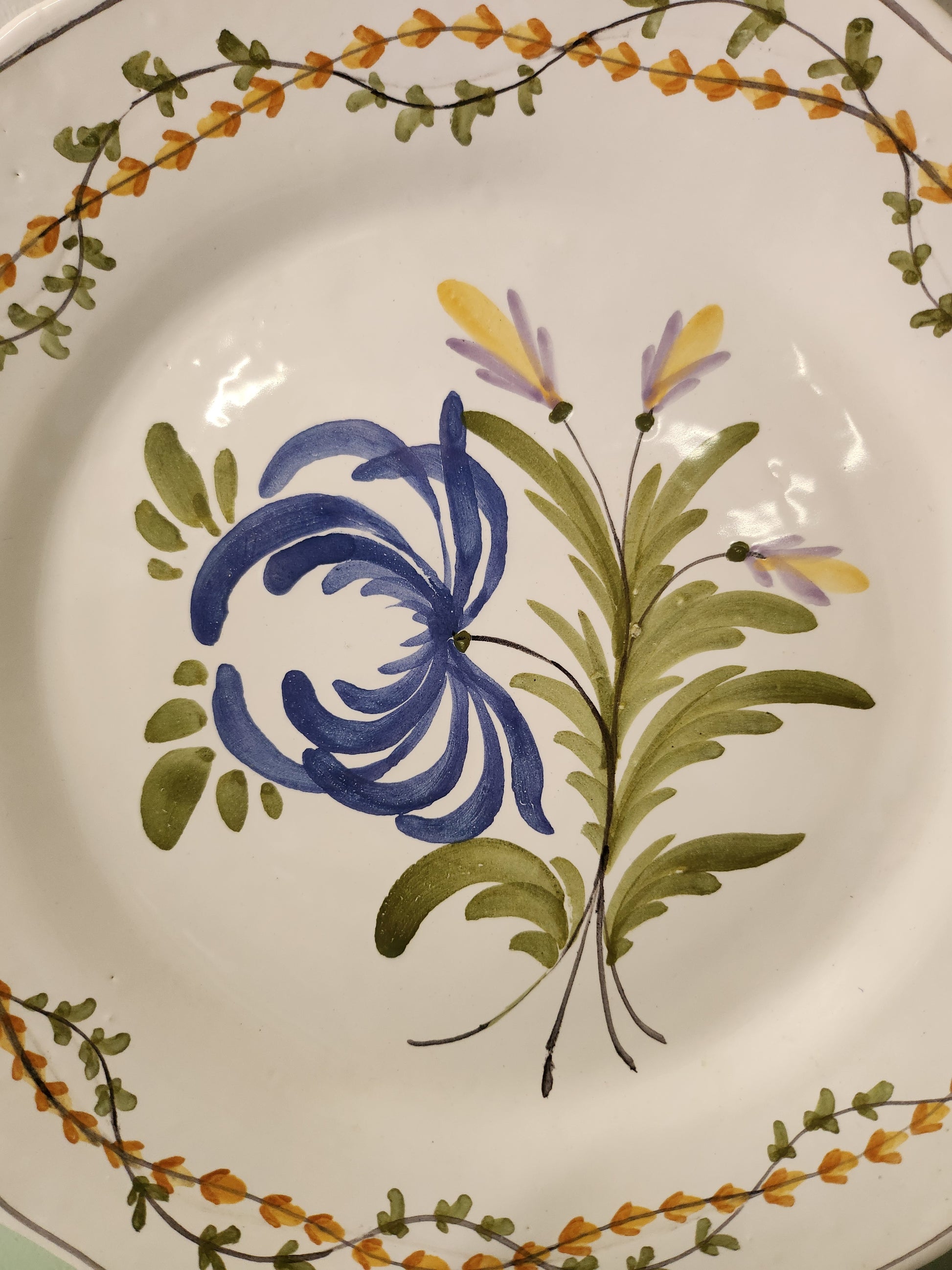 Assiette décorative à suspendre motif floral   Patine