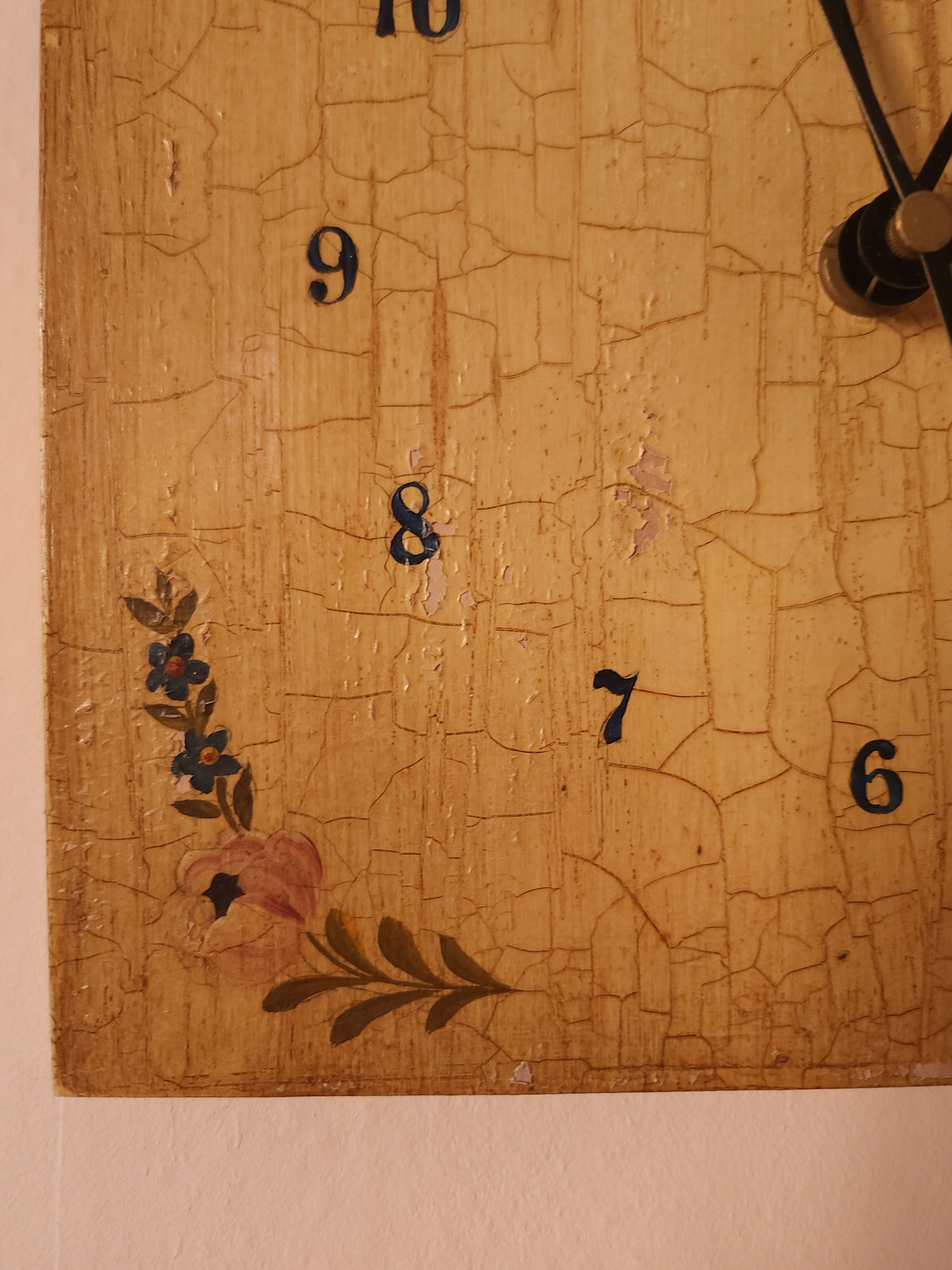 Horloge en bois peint à la main   Patine
